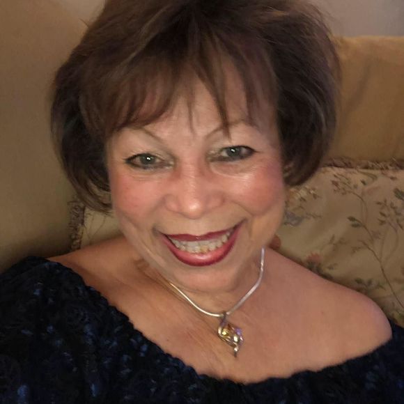 Meet your Posher, Princess Maria🌻 - Picture 1 of 3